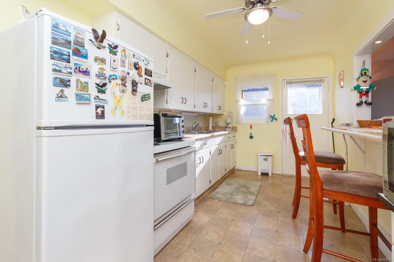 872 Old Esquimalt Rd