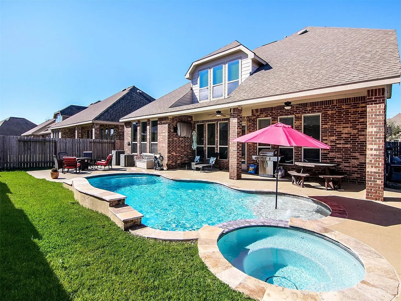 284 W Creek Dr