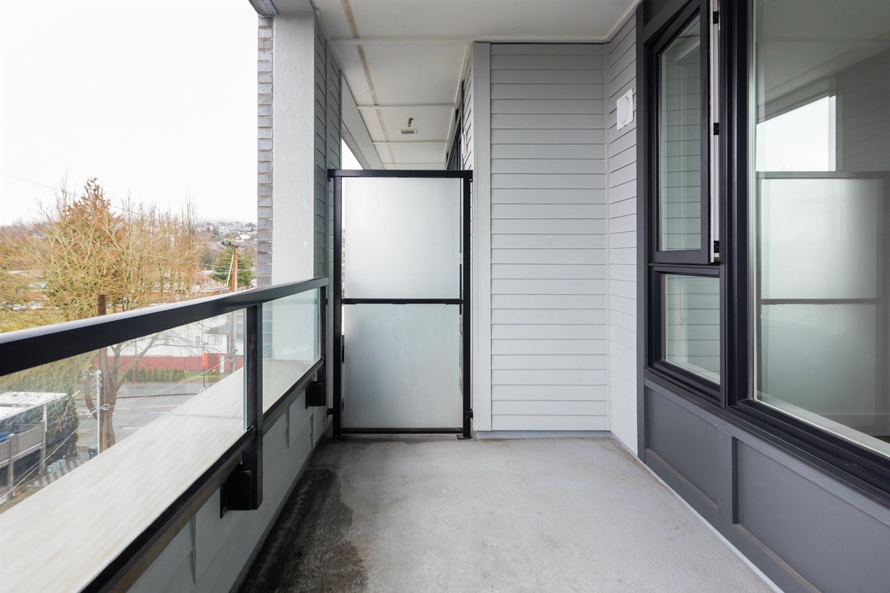 402-4477 Hastings St