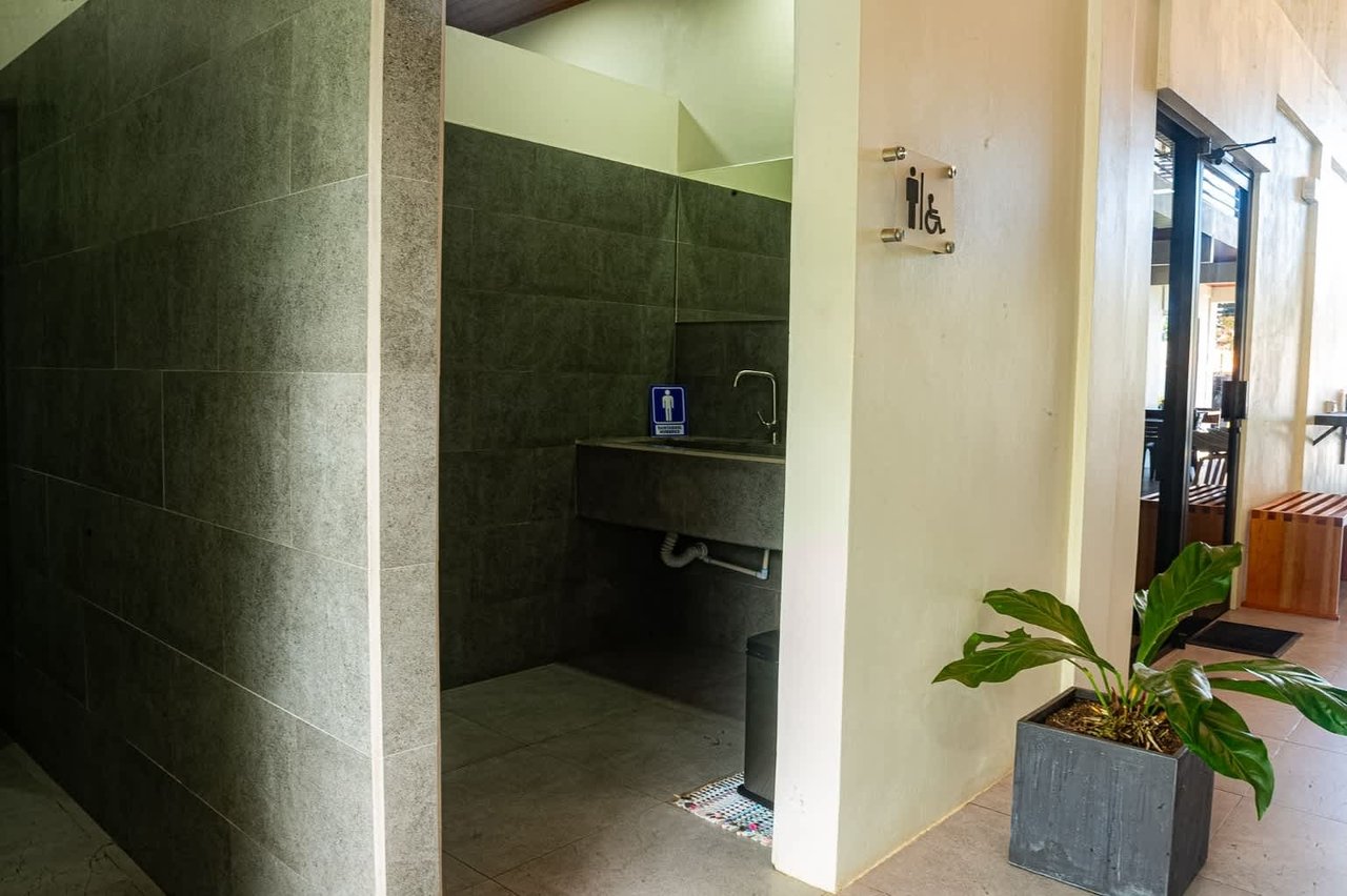 Plaza Alfaro, Uvita – Prime Commercial Building in the center of Uvita