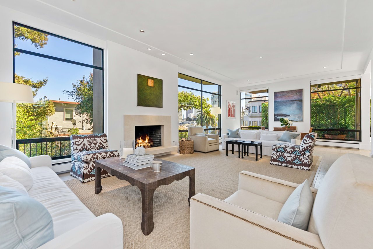 3,700sf+ Three Bedroom Condo With East Bay Views