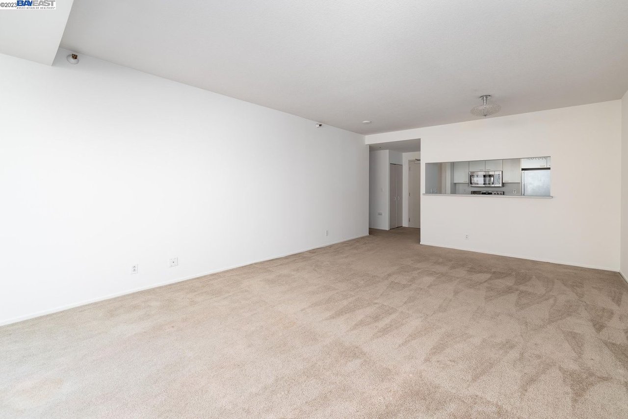 300 3rd St, #723