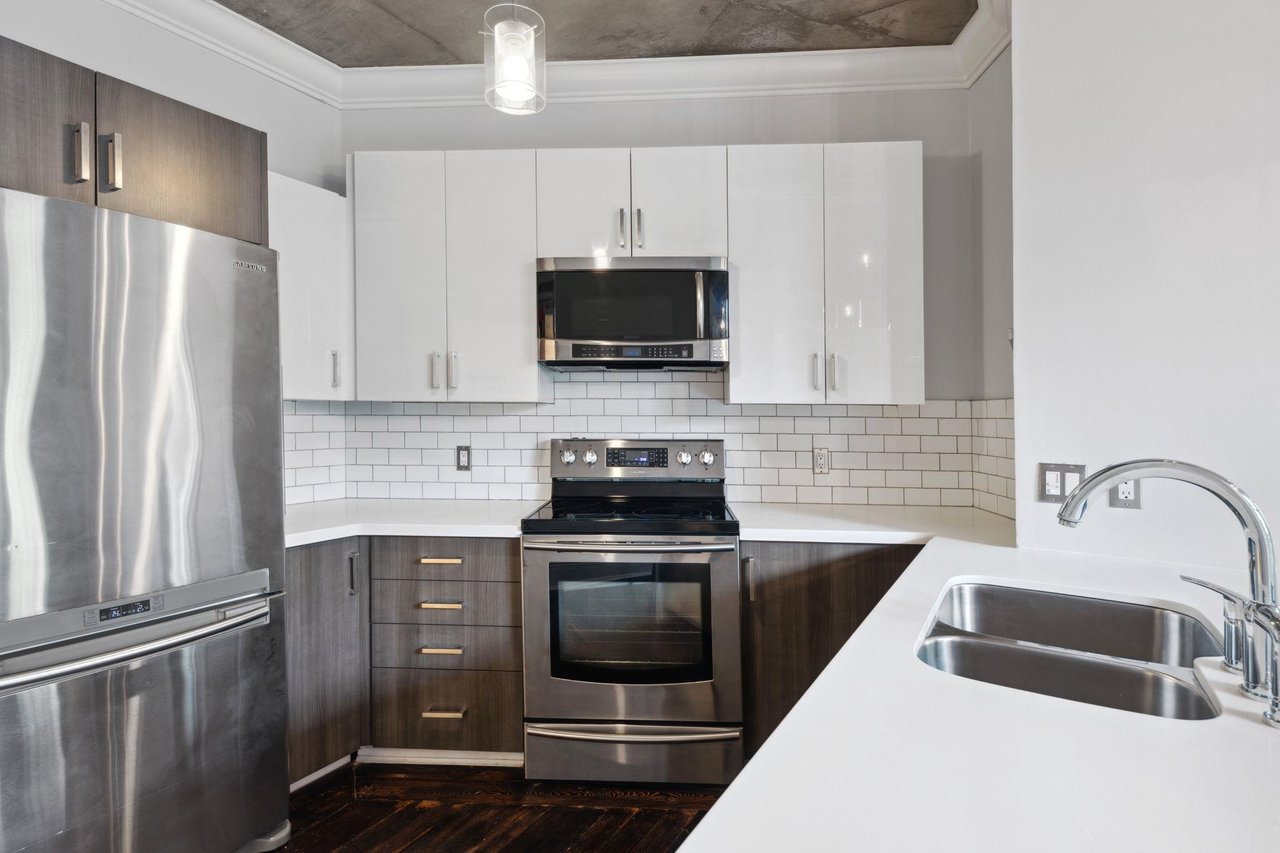 208-22 E Cordova St