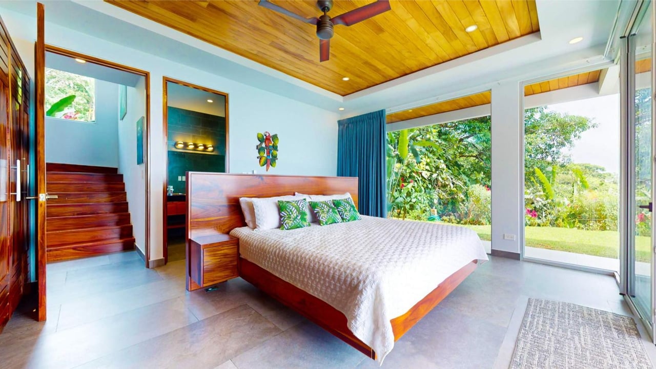 Contemporary Infinity Pool Home, Dominical, Puntarenas