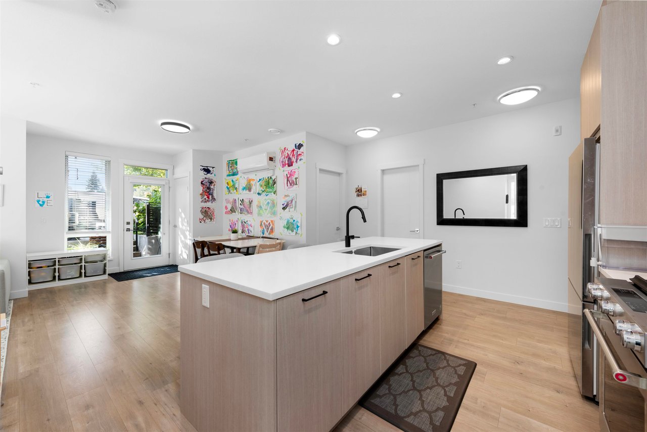 105-707 Como Lake Ave