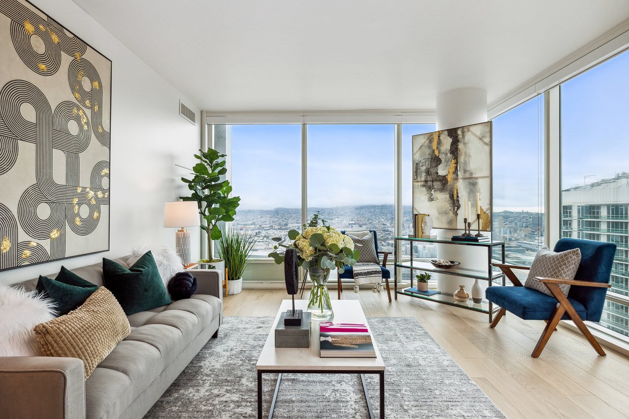425 1st Street Unit: 4306