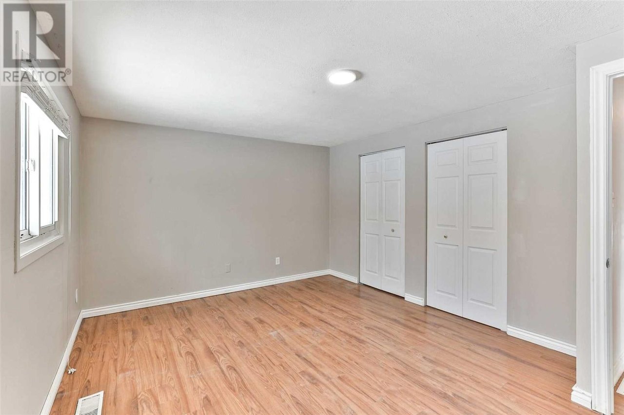 64 Daphne Cres, #Main