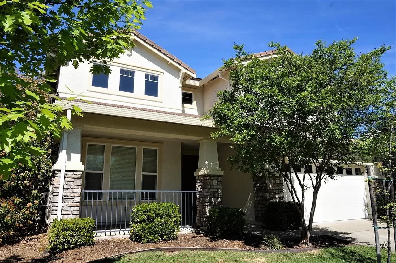 1504 Regent Cir