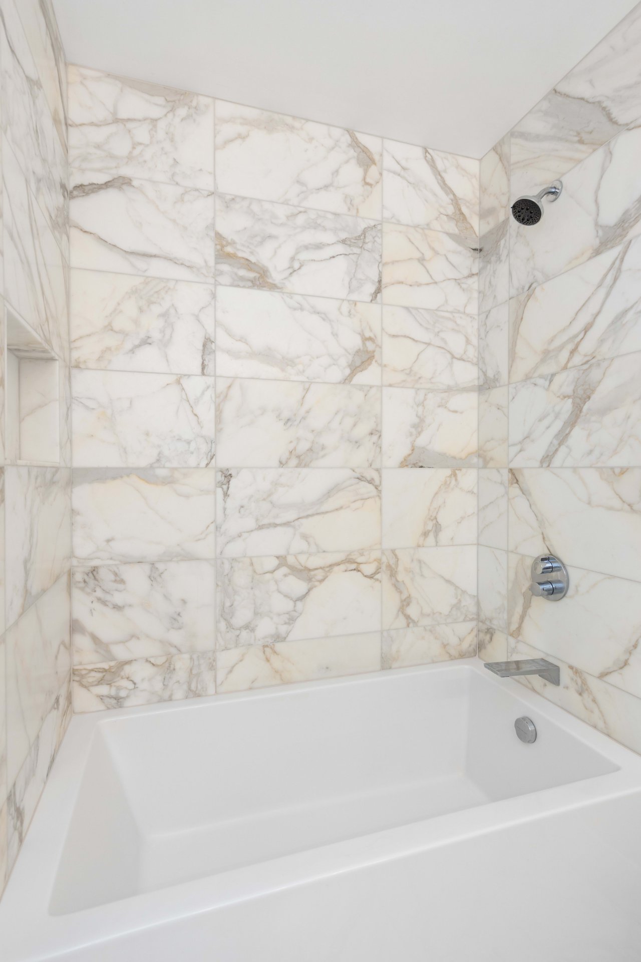 Just-Renovated Pacific Heights Condo With Southern Views