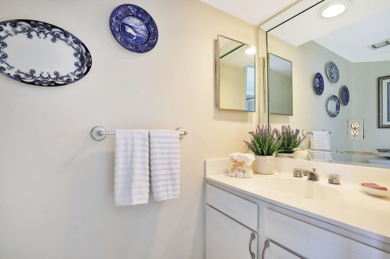 122 Lakeshore Drive #2320