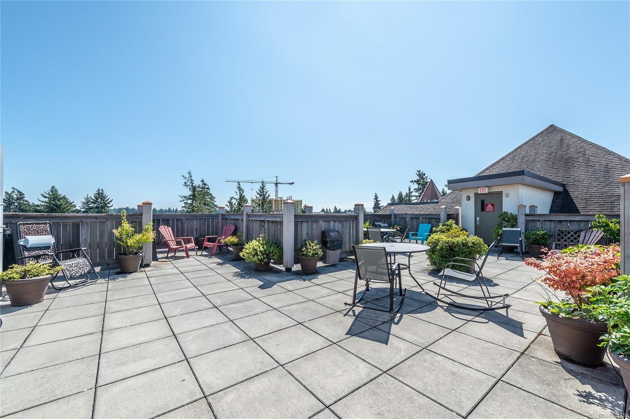 411-866 Goldstream Ave