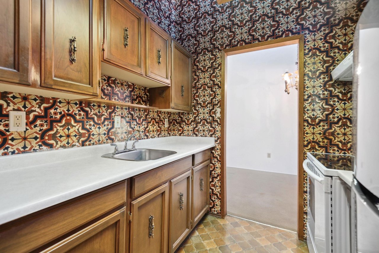 303-1266 W 13th Ave