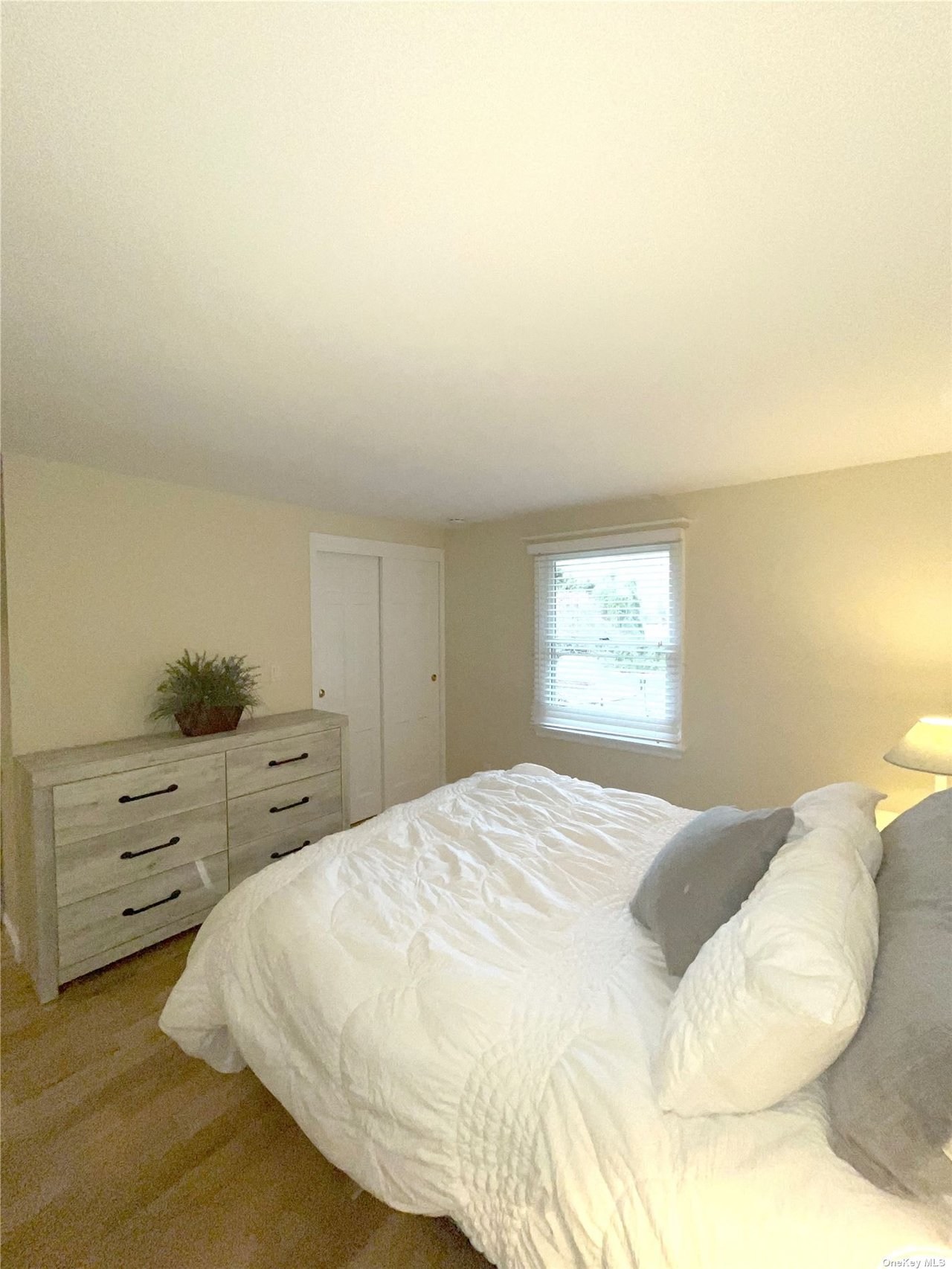 25 Squires Avenue