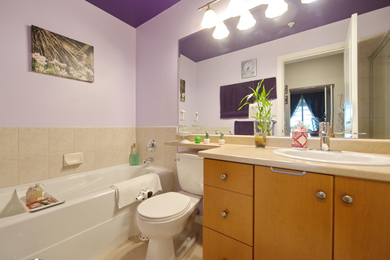 206-15385 101a Avenue, Surrey