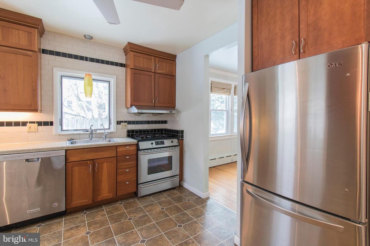 52 WEISS AVE