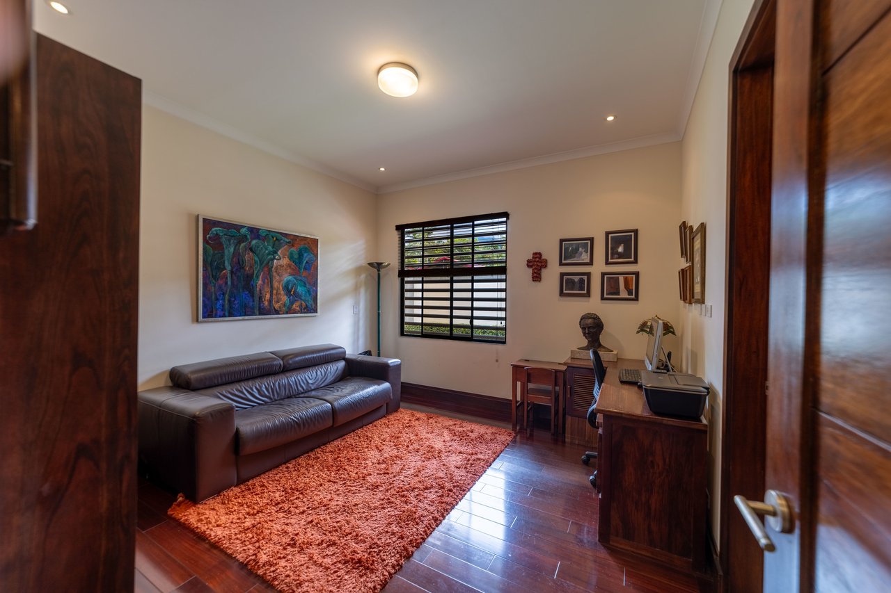 City Family Home, Escazu, San Jose