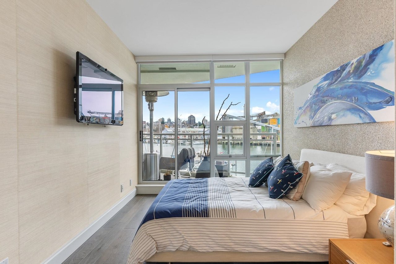302-628 Kinghorne Mews