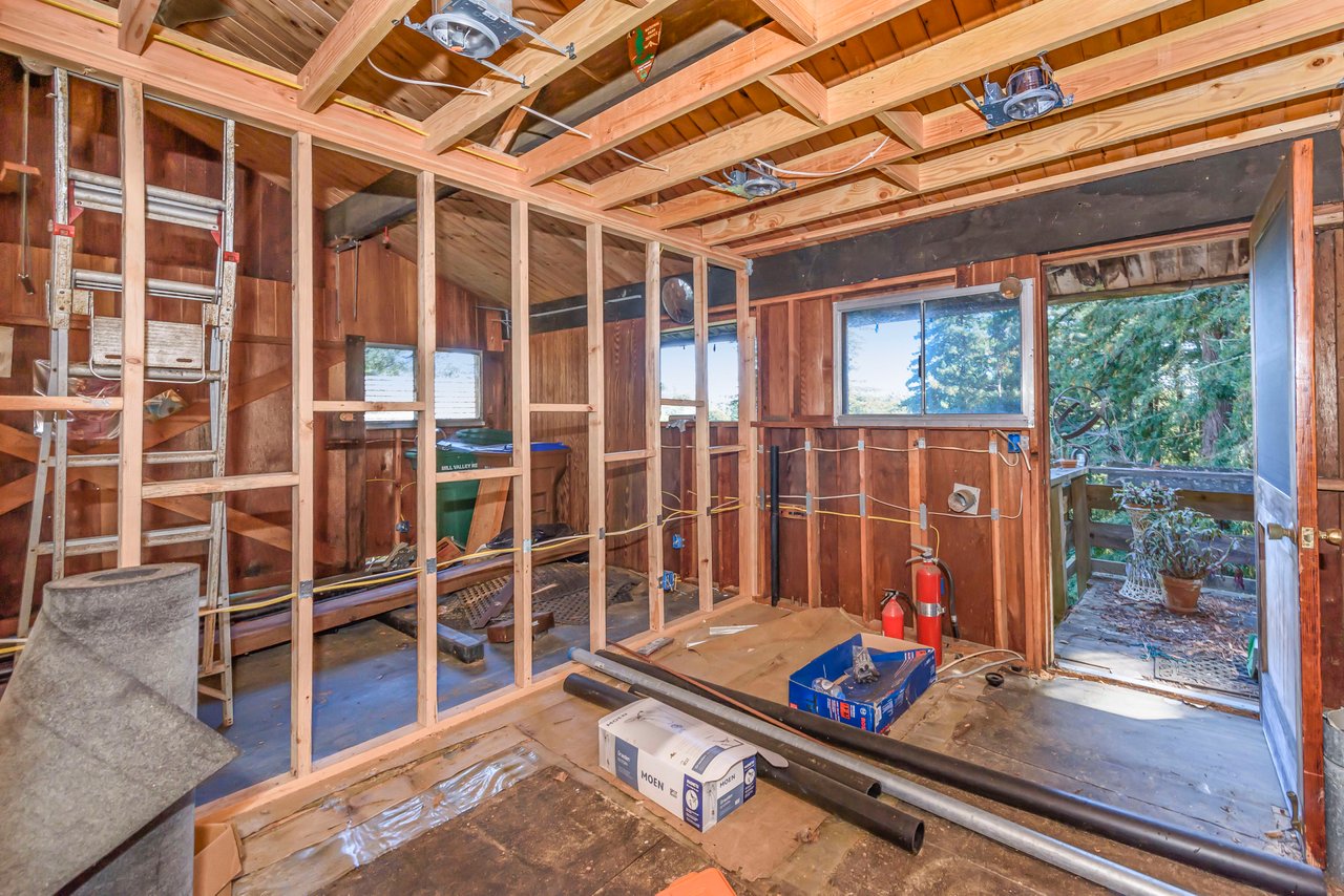 Enchanted and Serene Tree House Property- Represented Seller