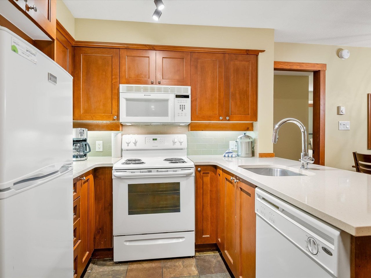 210 G3-4653 Blackcomb Wy