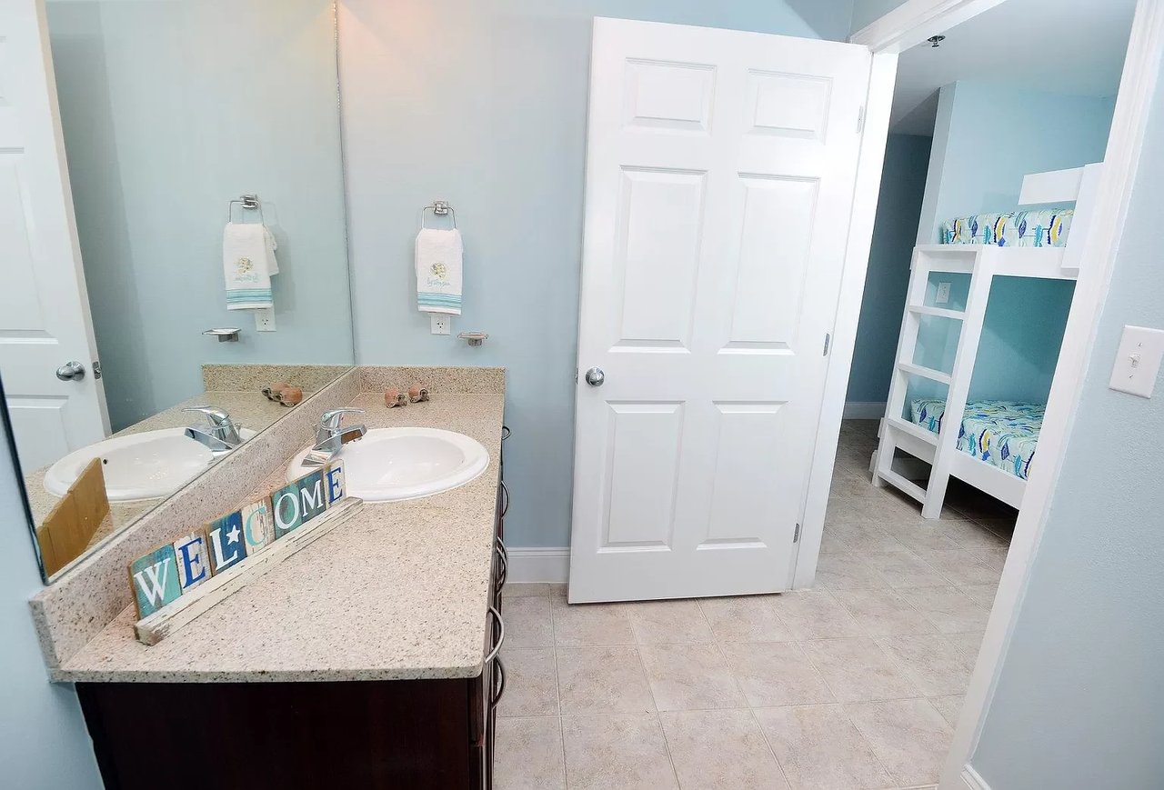 9860 S Thomas Drive Unit 1015