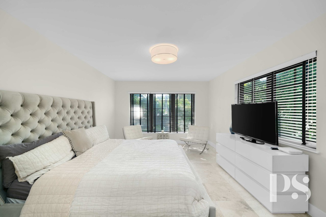 100 E Dilido Dr