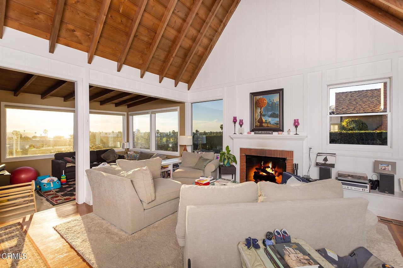 2056 Vista Del Mar Dr