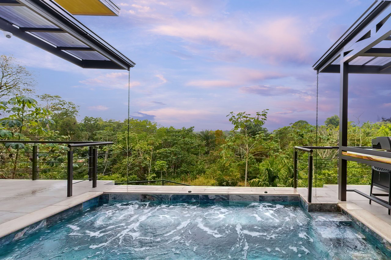 Casa Palma, Brand New Luxury 3 bedroom, 4 bathroom home with Amazing Sunset View in Quepos
