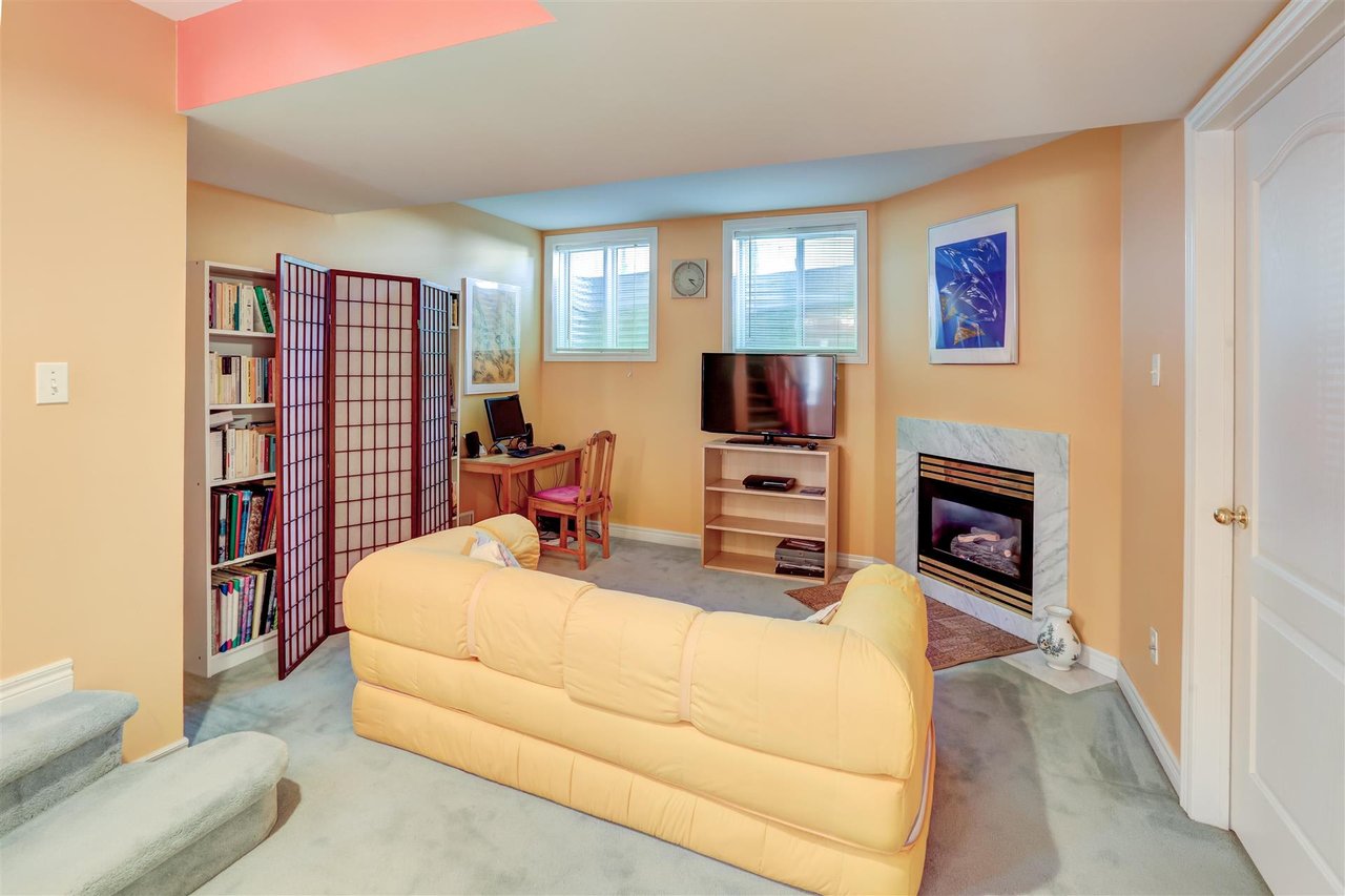 #109 - 190 Harding Blvd W