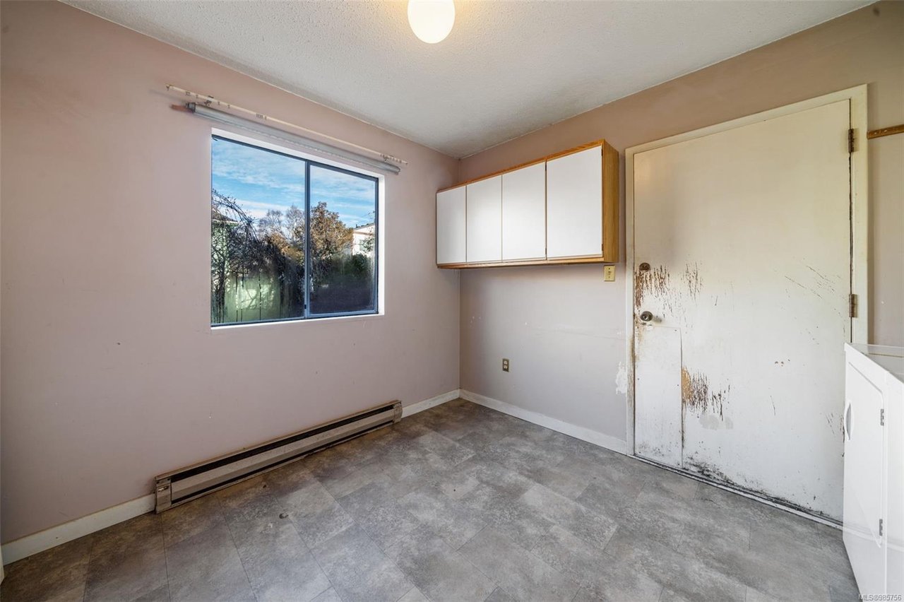 307 Henry St