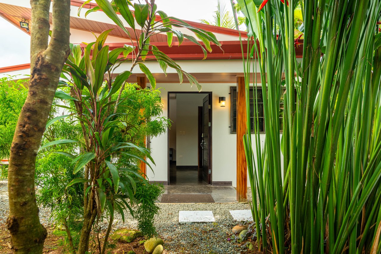 Uvita Garden Villa and Casita, 4 Bedrooms Total, Walking Distance To All