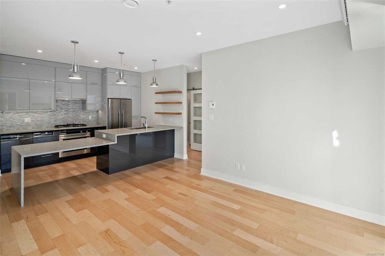N212-1105 Pandora Ave