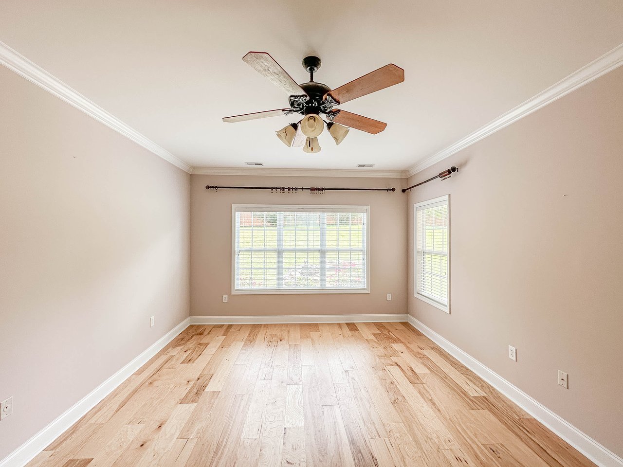 2303 Palisades Court with 5 Bedrooms!!!