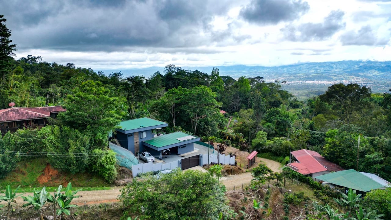 Tropical Villa with Guest Casita, Perez Zeledon, San Jose