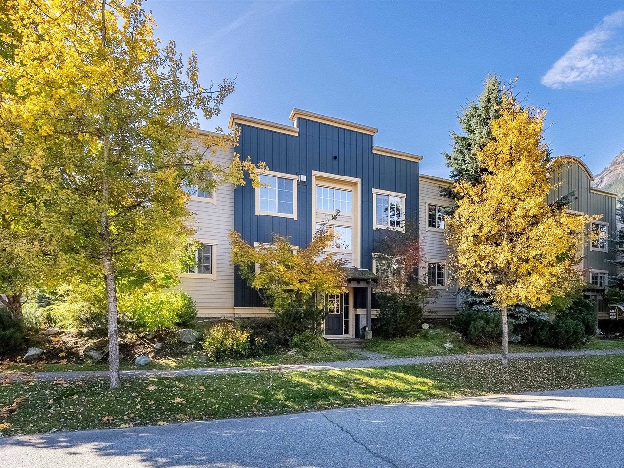 1-1442 Vine Rd