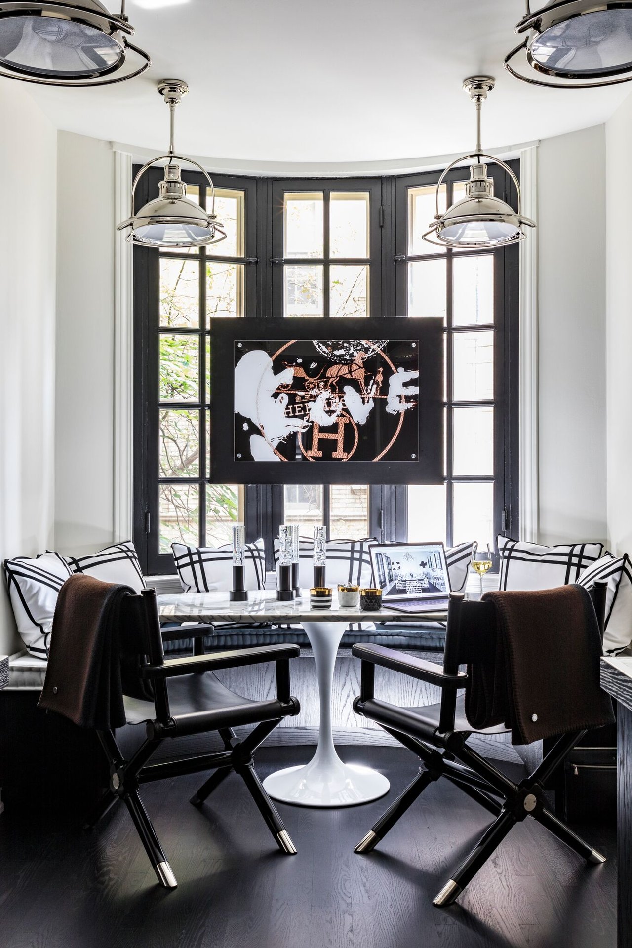 Romantic pied-à-terre in a vintage Gold Coast building 