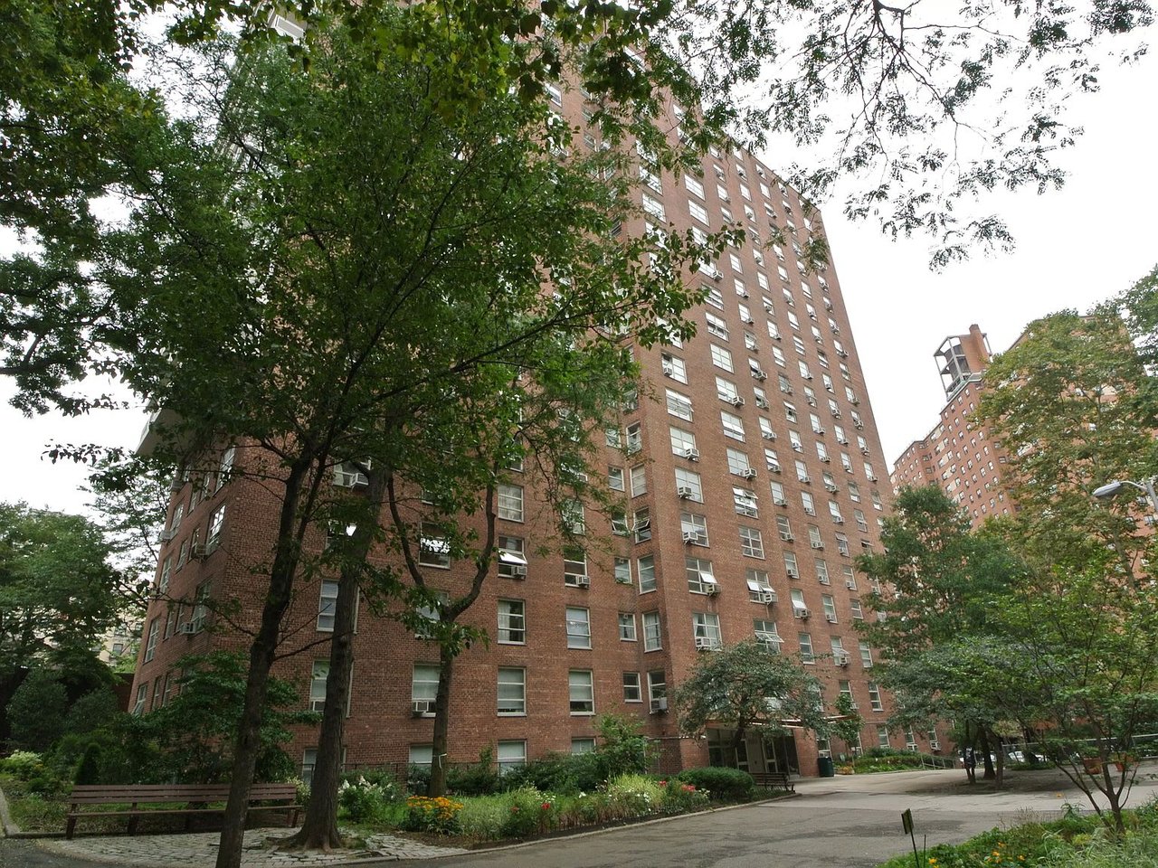 90 La Salle St, #6B