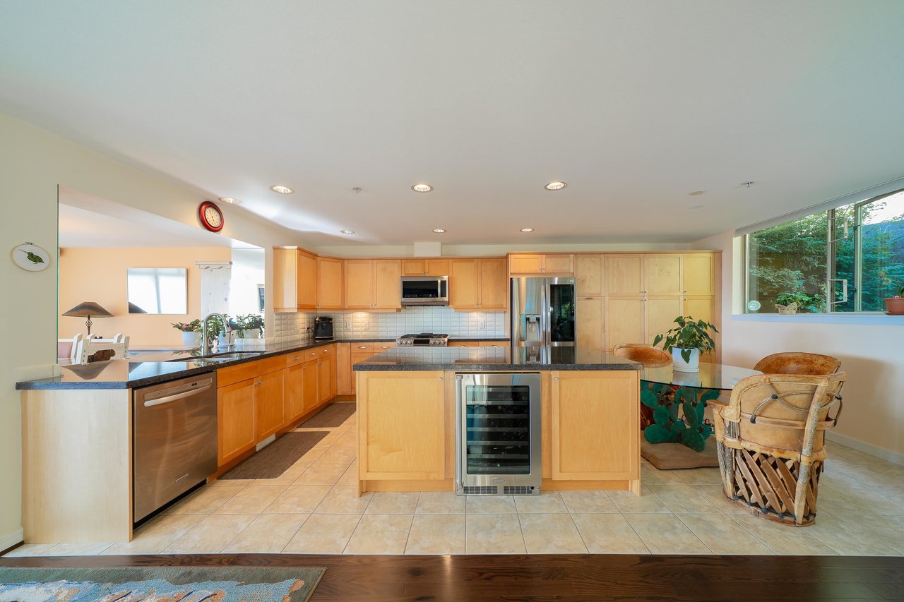 8664 Seascape Dr