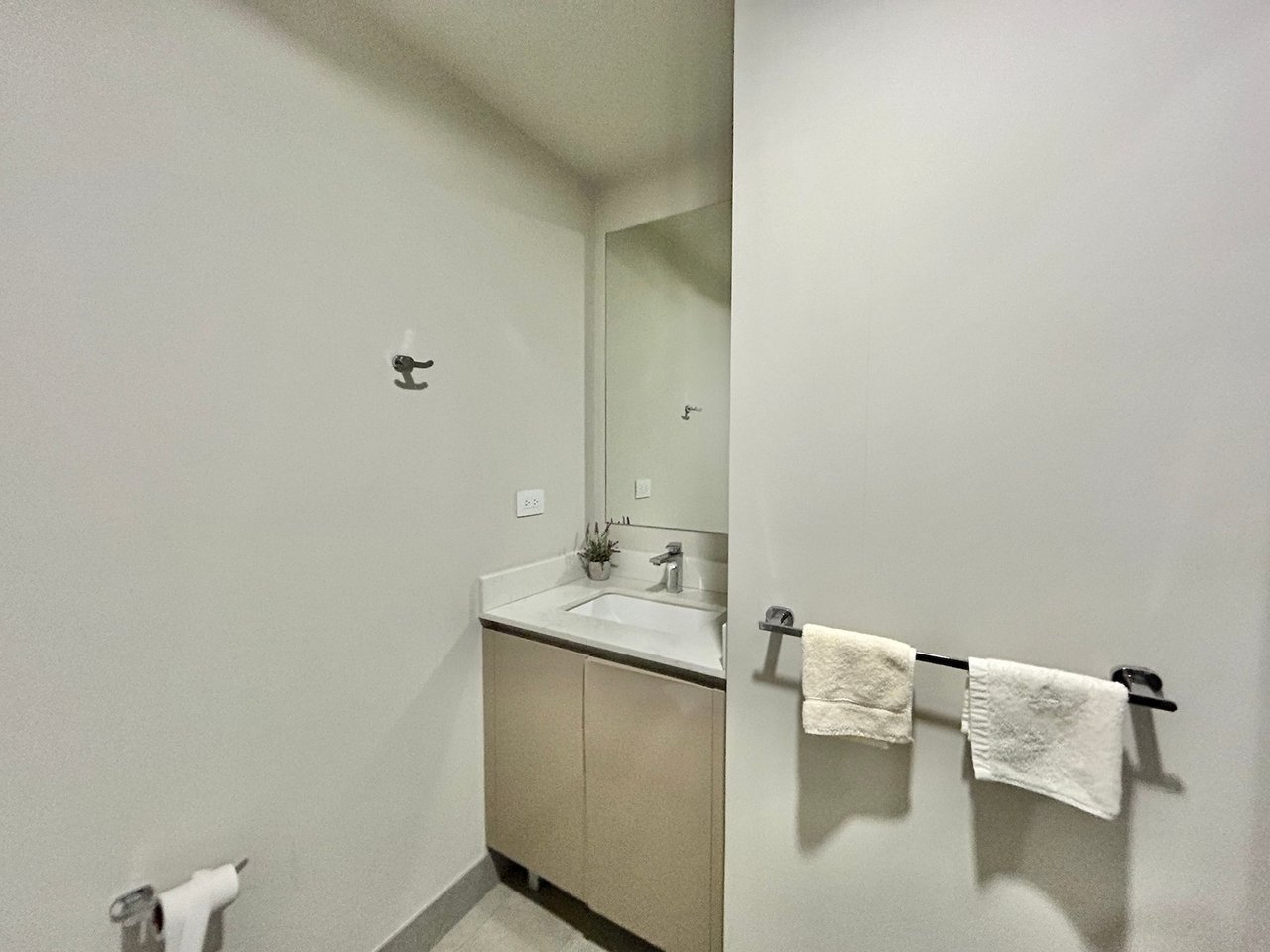 Skyline View Furnished Condo, Sabana and Rohrmoser, San Jose