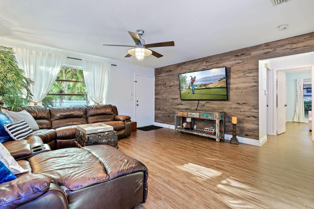 1000 Prosperity Farms Rd
