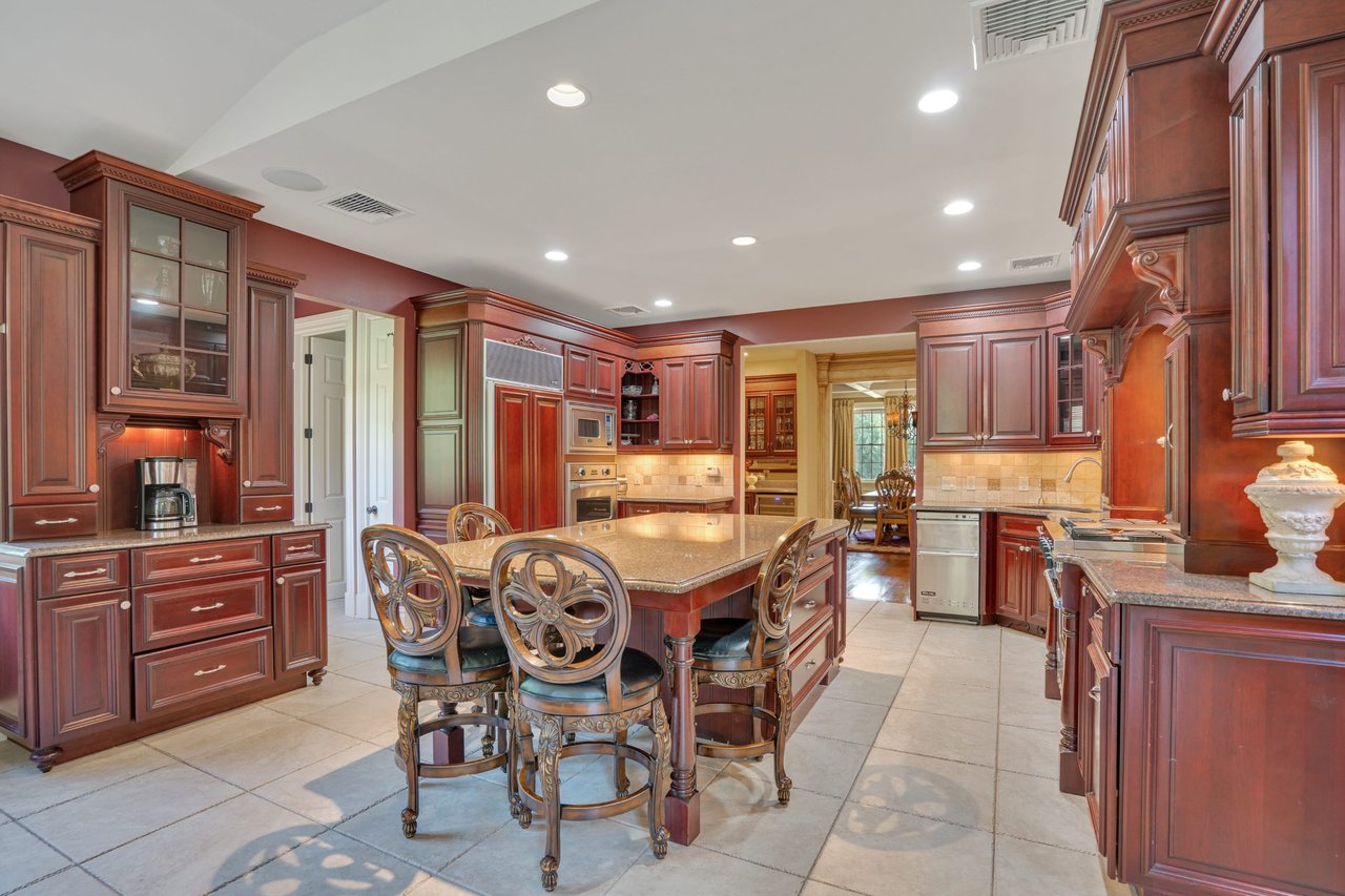 8 Glenbrook Drive