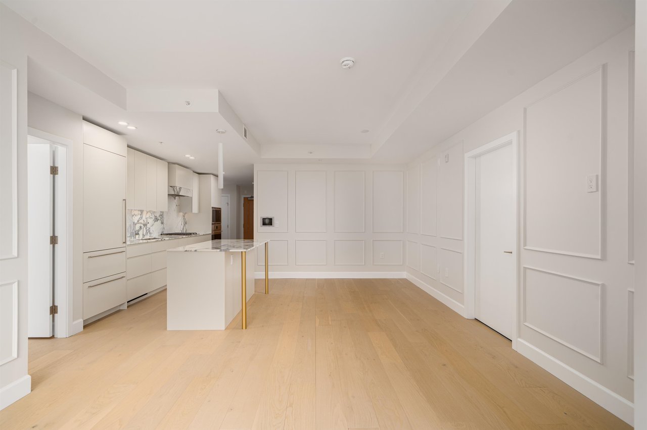 203-3668 W 10th Ave