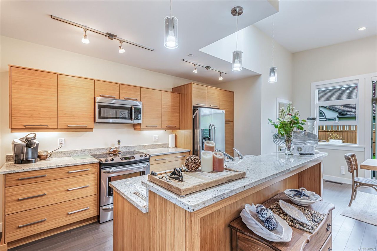 1-220 McVickers St