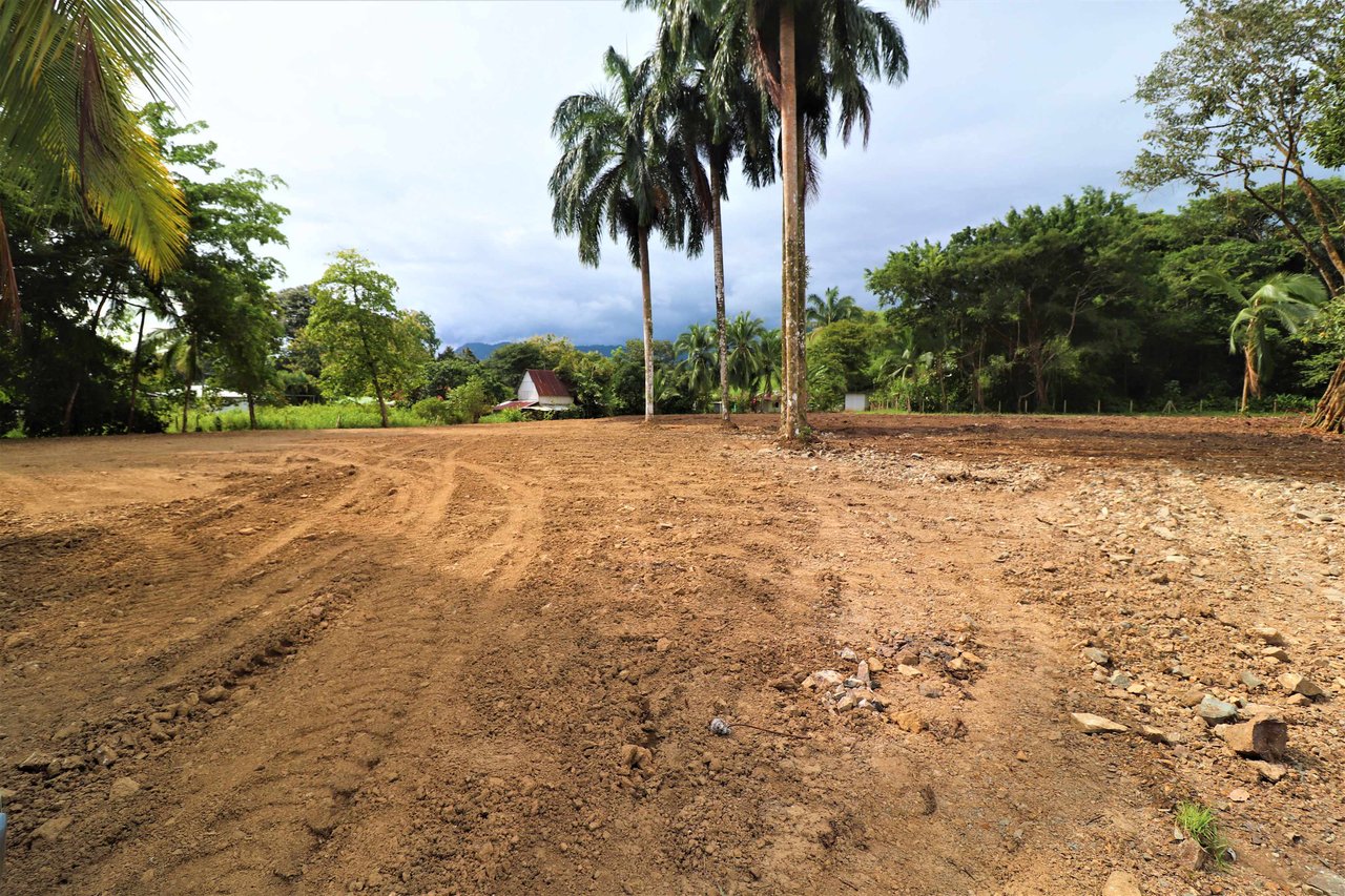 5000 Square Meter Lot, Residencial or Commercial, 400 Meters From the Beach.