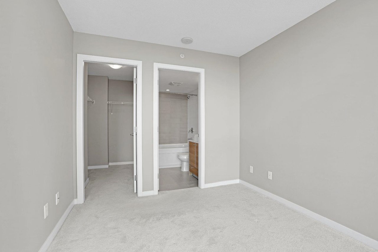 2704-13688 100 Avenue, Surrey