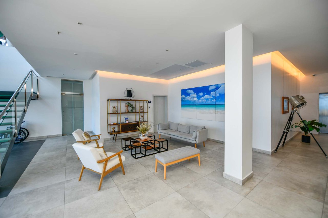 Harbour House 602 S