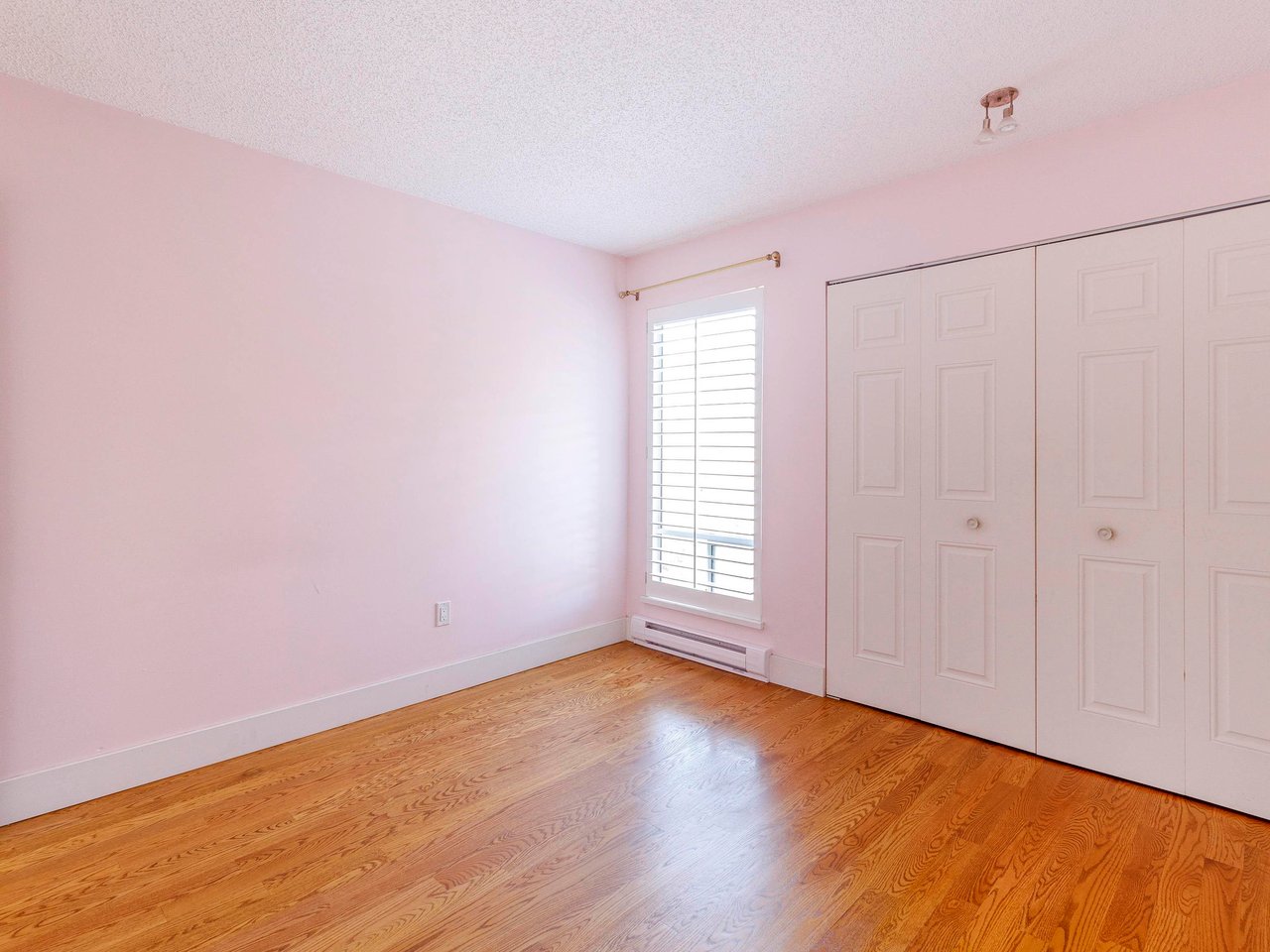 303-1100 W 7th Ave