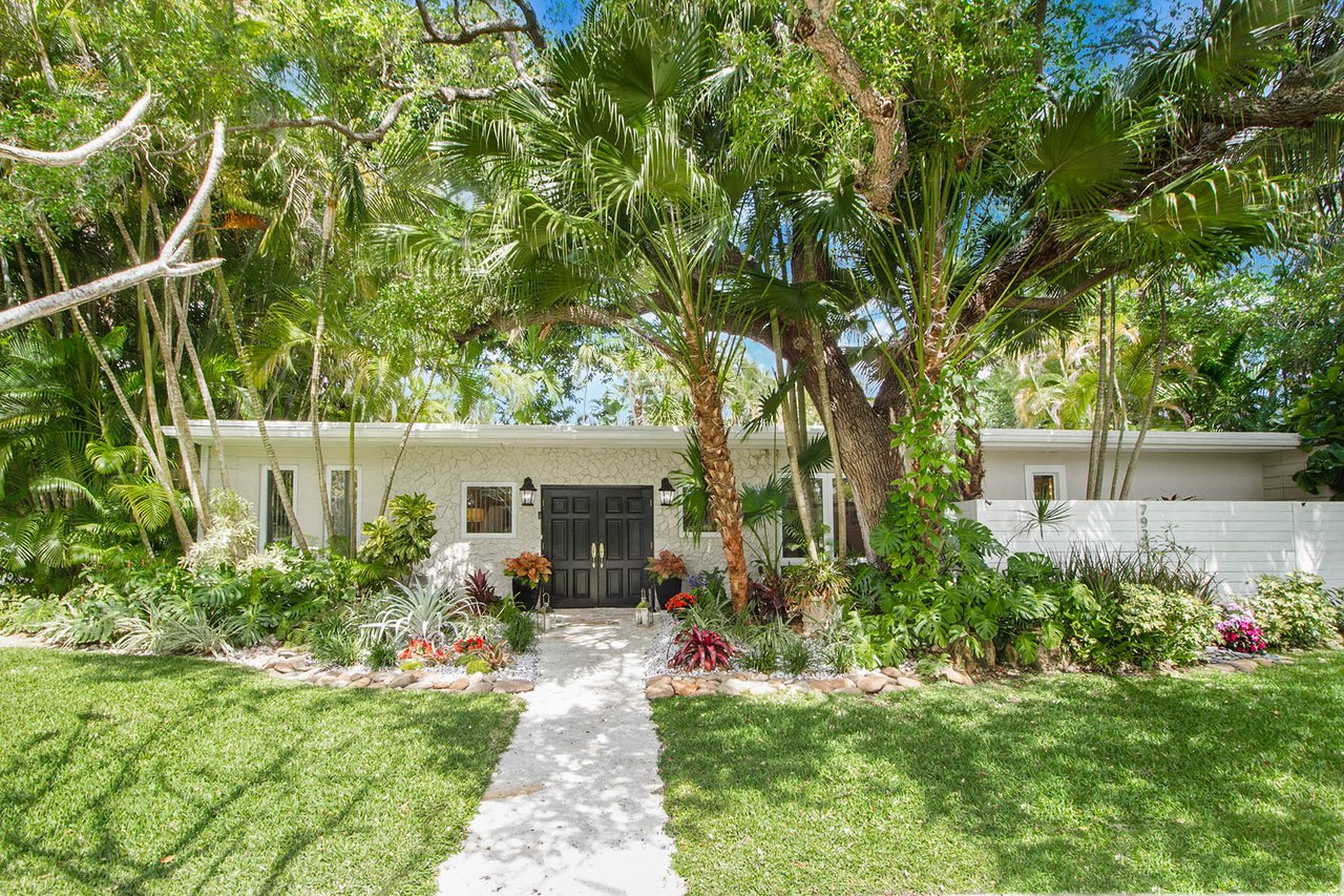 Coconut Grove Living in Family Friendly 33156