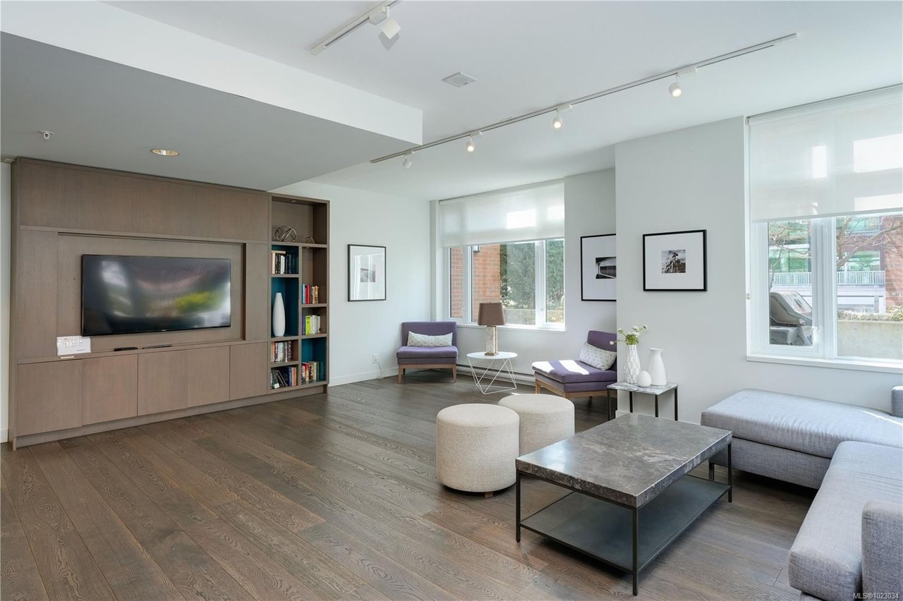 910-728 Yates St, Victoria