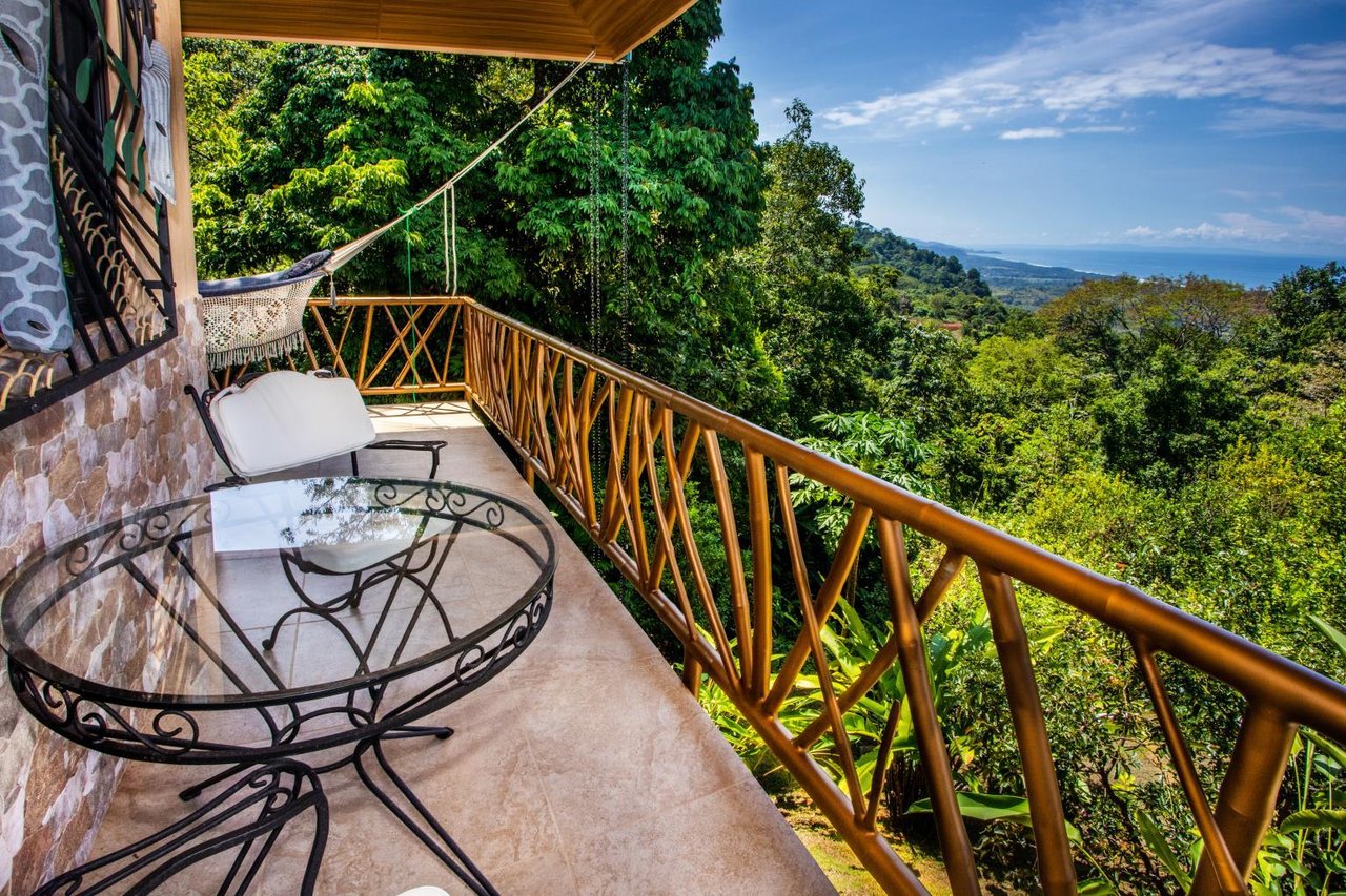 Incredible 7,000 Ft2 Ocean View Home With 200 Acre Reserve!