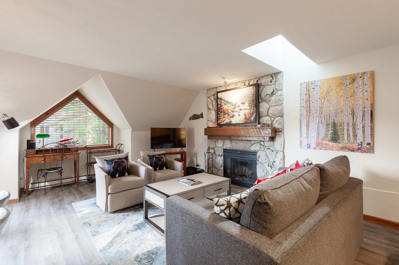 18-4636 Blackcomb Wy